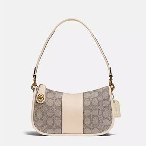 Coach swinger bag in signature jacquard